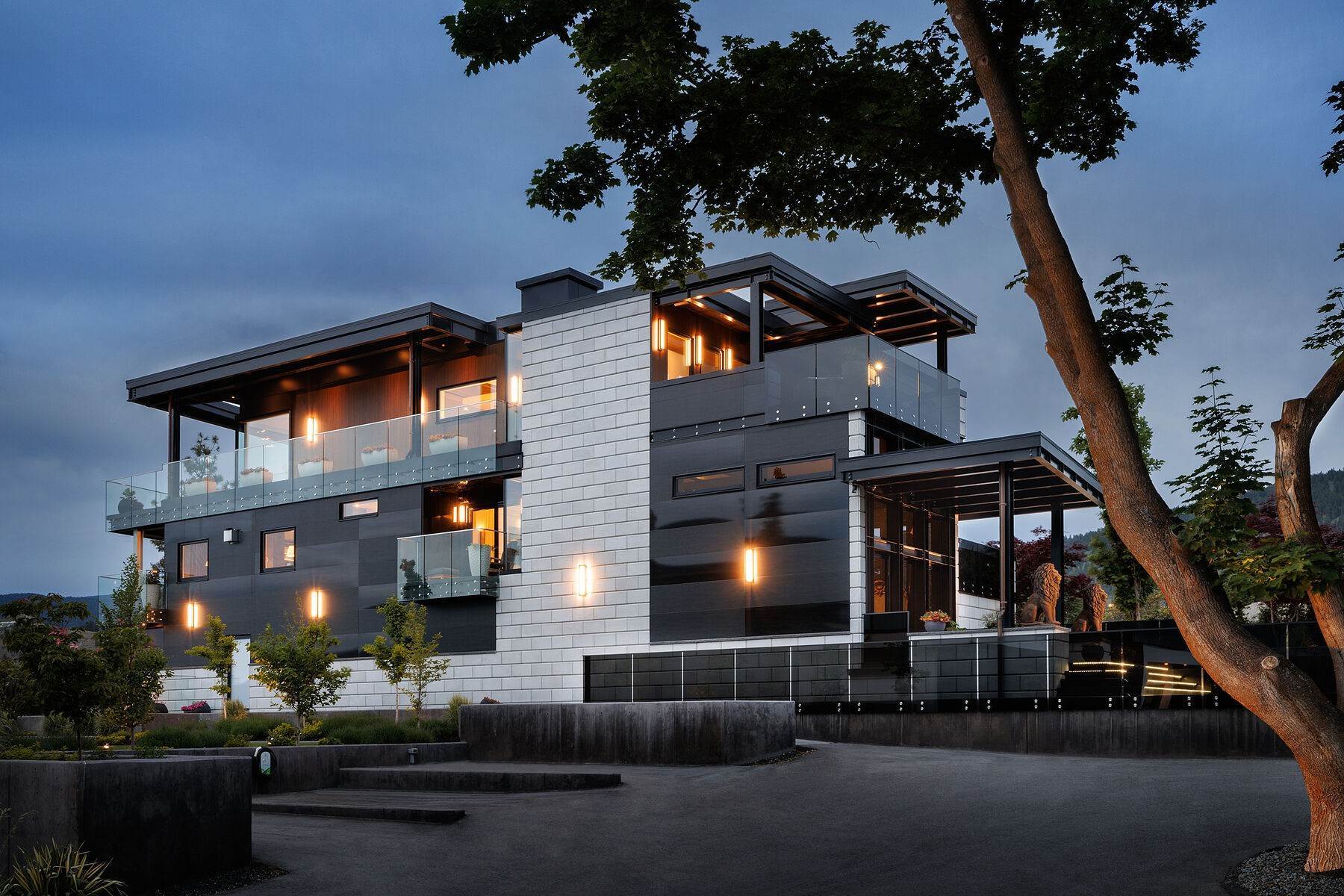 Single Family Homes por un Venta en Masterclass in Luxury 587 & 581 Vancouver Avenue Penticton, British Columbia V2A 1A4 Canadá