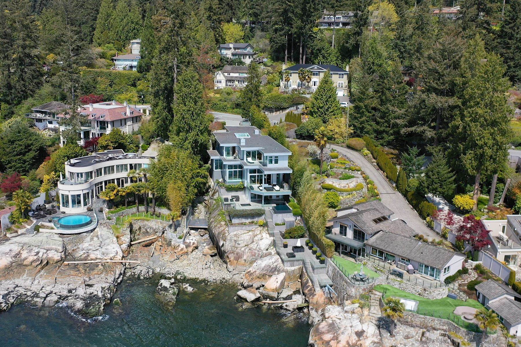 4. Single Family Homes por un Venta en Stunning Waterfront Home 3906 Marine Drive West Vancouver, British Columbia V7V 1N4 Canadá