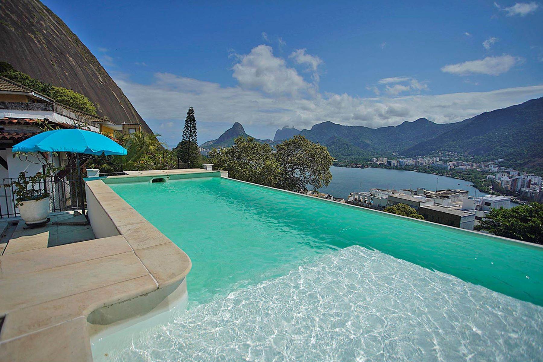 1. Single Family Homes por un Venta en House with an exclusive panoramic view Rio de Janeiro, Rio de Janeiro 22471-190 Brasil