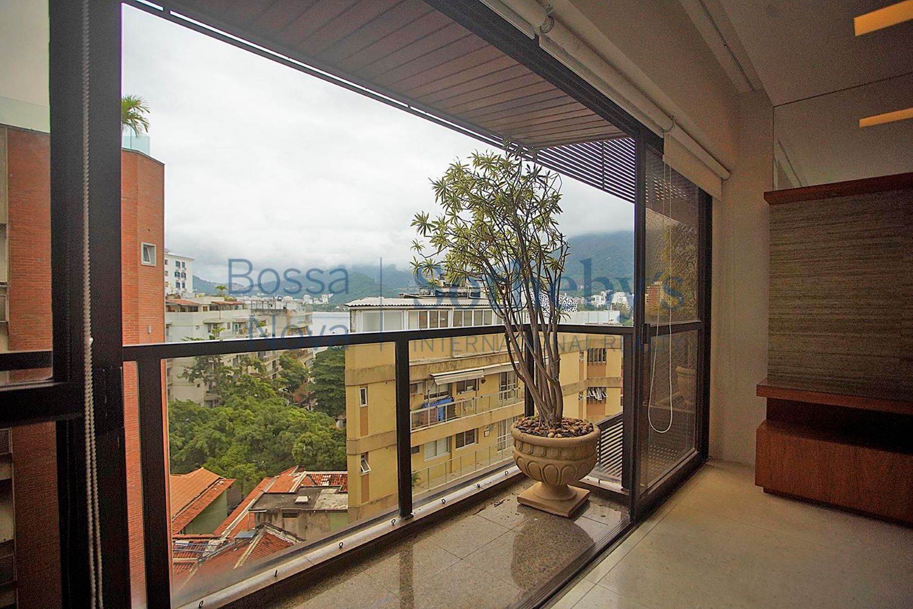 11. Duplex Homes por un Venta en Duplex penthouse with a view of Lagoa Lagoa, Rio de Janeiro, Rio de Janeiro Brasil