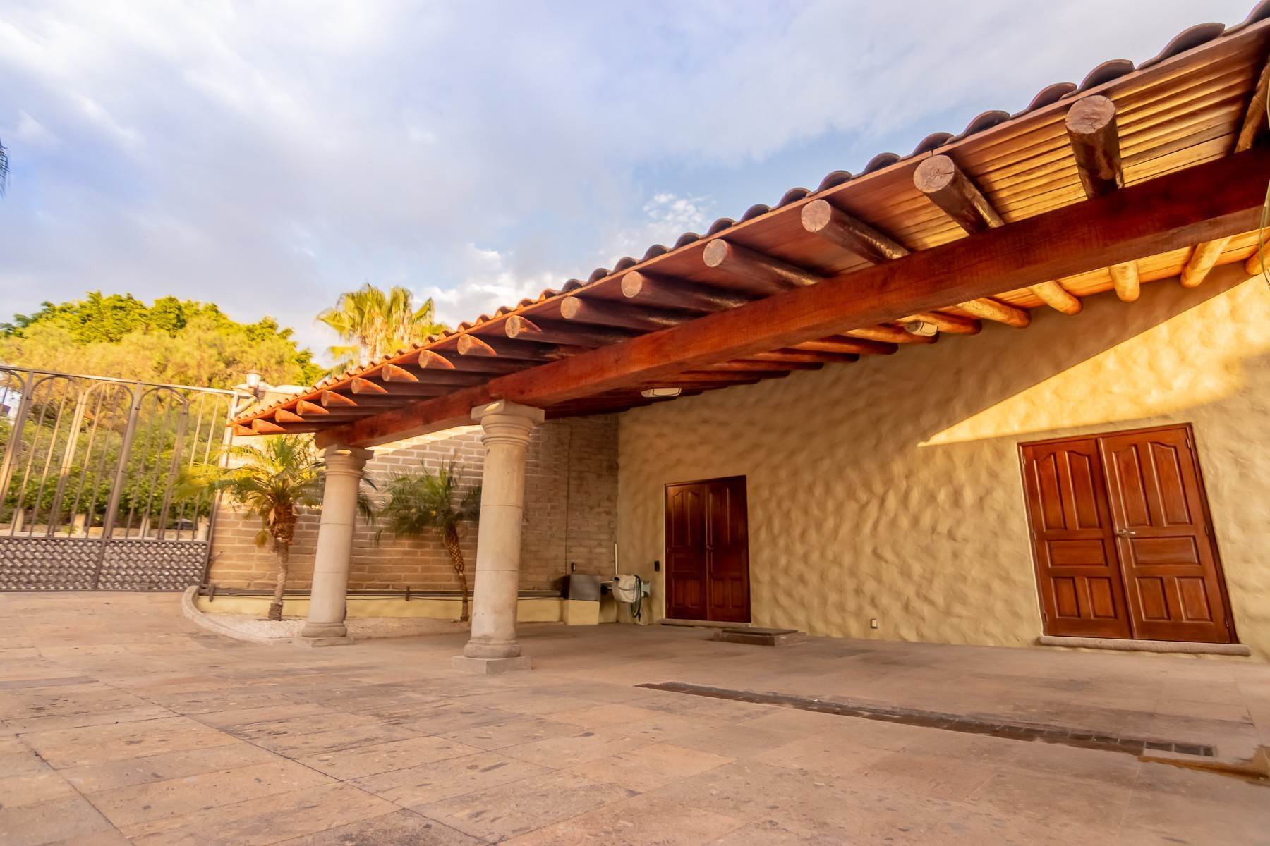 37. Multi-Family Homes for Sale at CASA DOVELA Queretaro, Queretaro 76226 Mexico