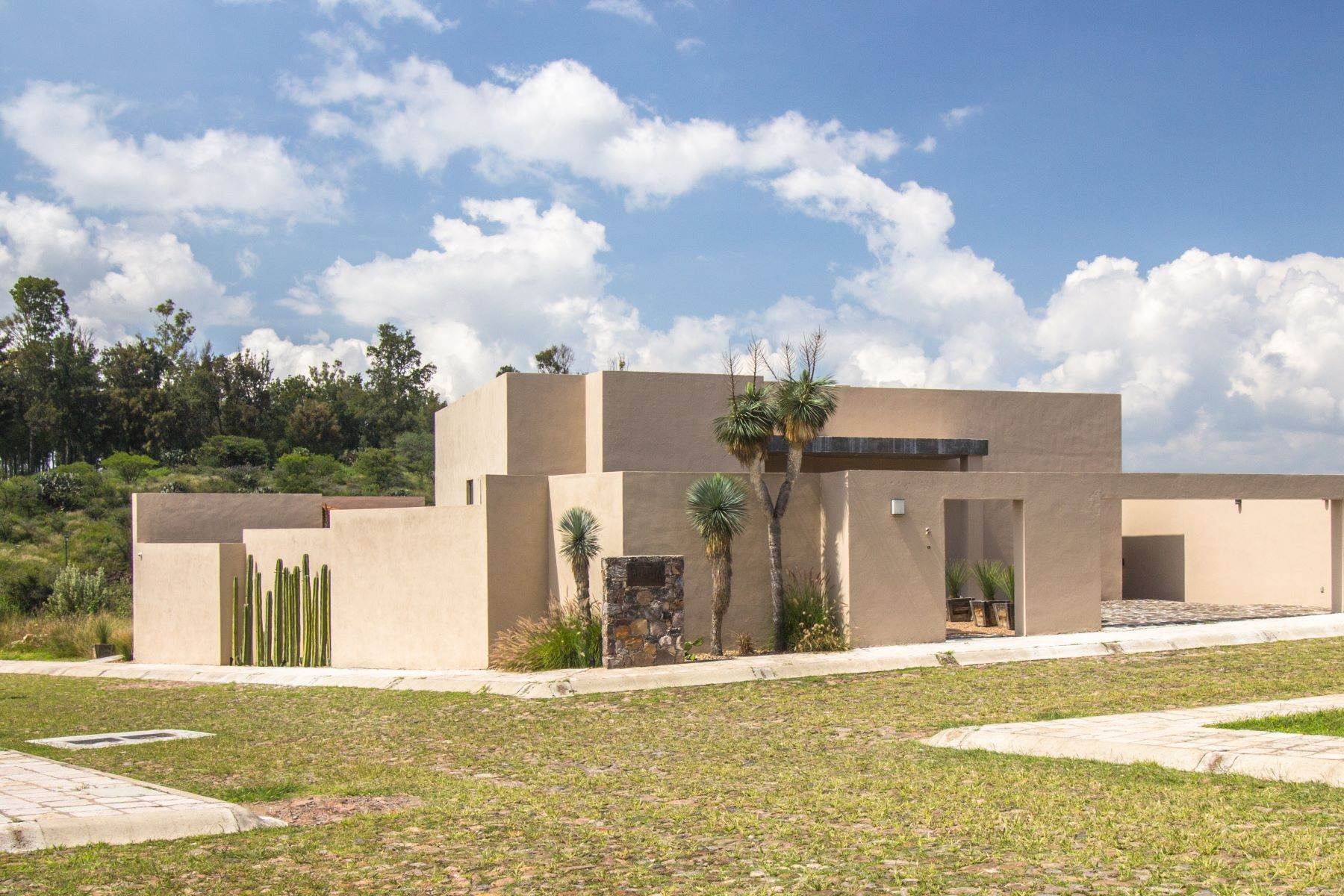 3. Single Family Homes for Sale at Casa La Ronda Hoyo 13 San Miguel De Allende, Guanajuato 37700 Mexico