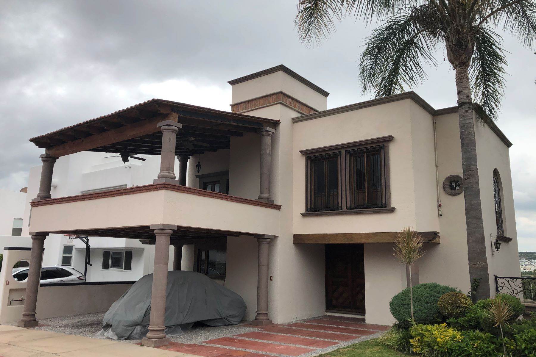 23. Single Family Homes for Sale at Casa del León Queretaro, Queretaro 76226 Mexico