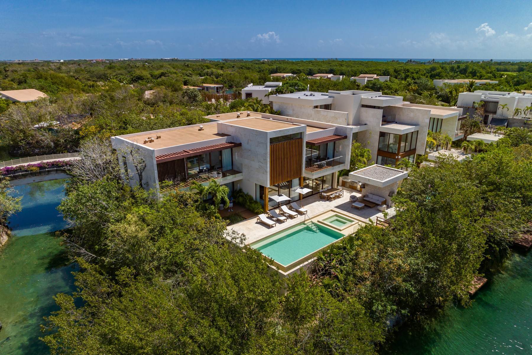 Apartments por un Venta en VILLA ROSEWOOD DE LUJO Playa Del Carmen, Quintana Roo México