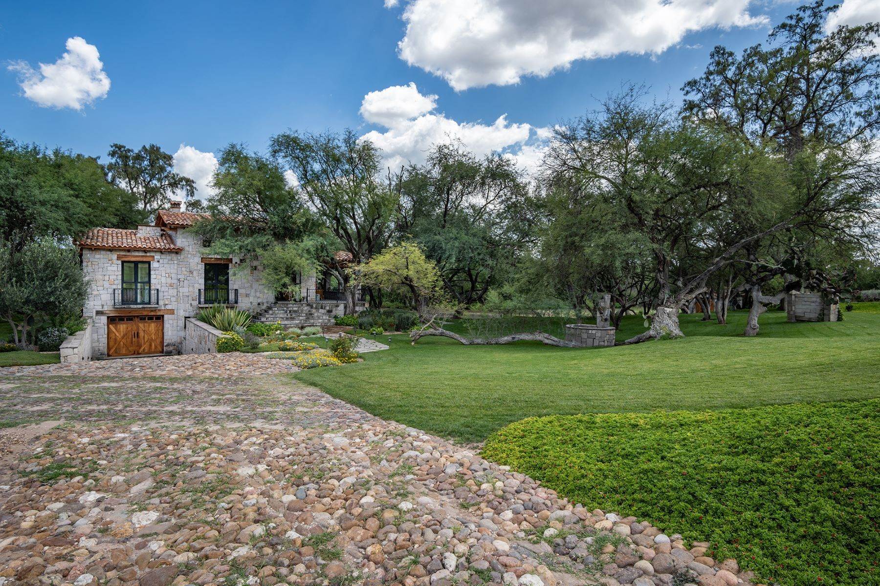 37. Single Family Homes for Sale at The Cottage Rancho la Loma San Miguel De Allende, Guanajuato 37700 Mexico