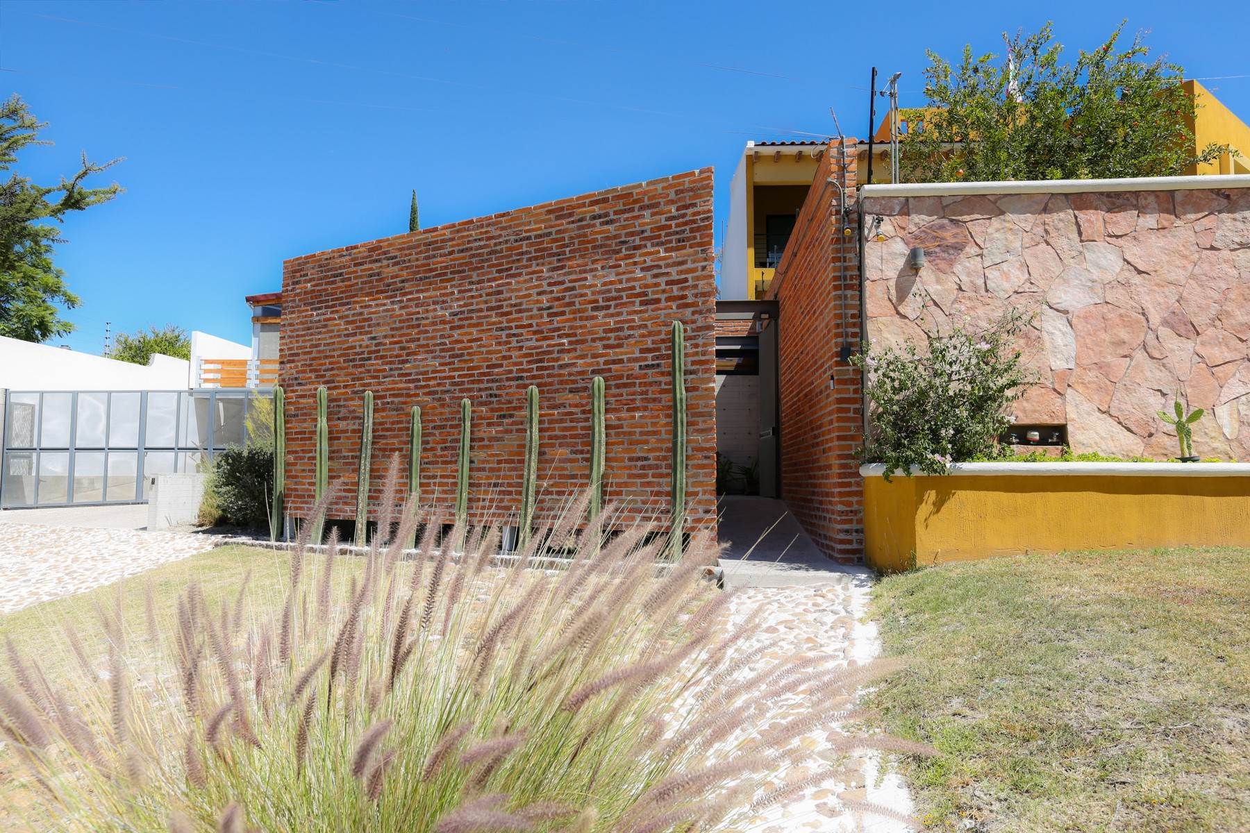 27. Single Family Homes for Sale at Casa Bicocca Calle Carreta 11 San Miguel De Allende, Guanajuato 37790 Mexico